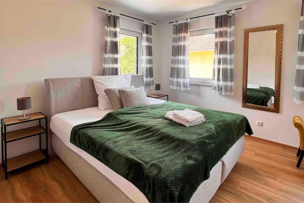 Viel Platz In Burghausen Fuer Freunde Und Familie Appartement Buitenkant foto