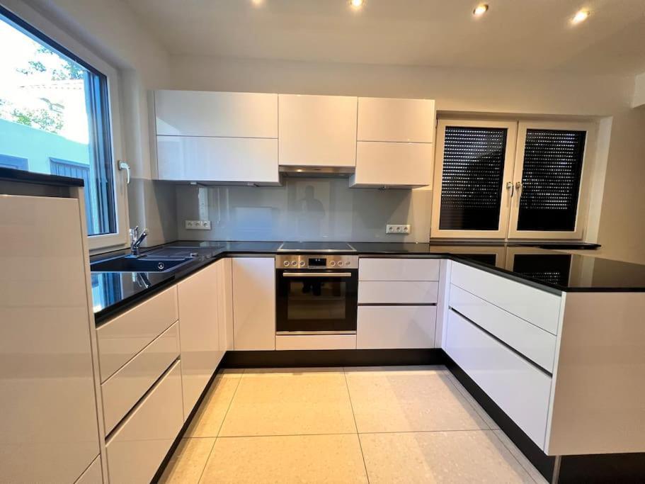 Viel Platz In Burghausen Fuer Freunde Und Familie Appartement Buitenkant foto